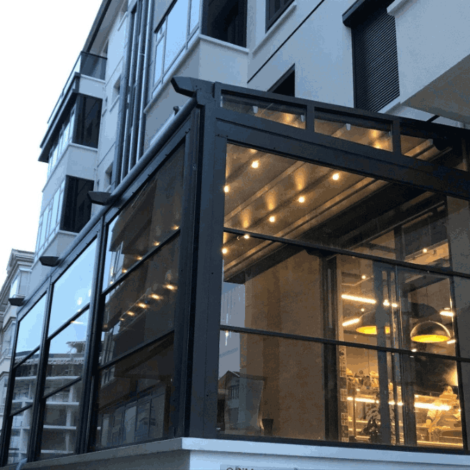 Giyotin Cam Ön Görseli